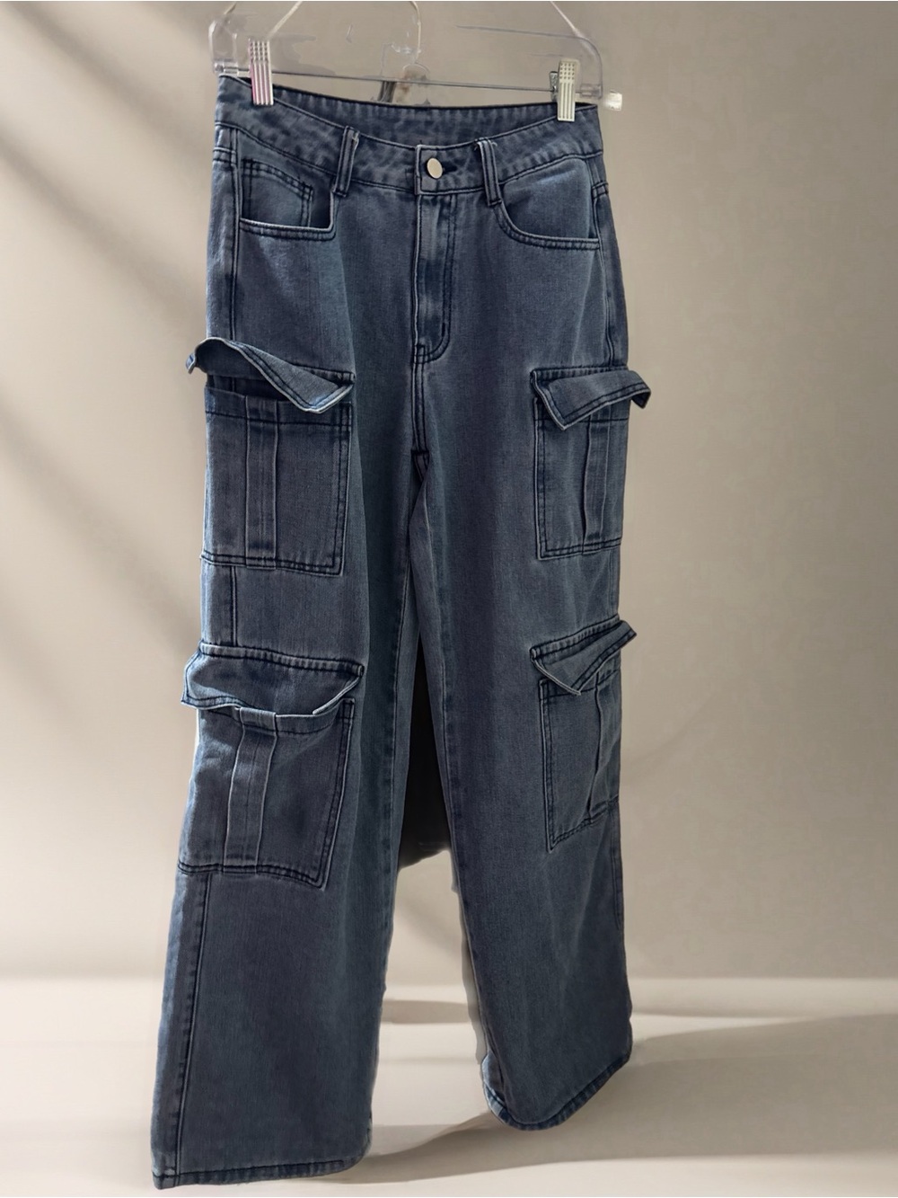 Relaxed Fit Women’s Cargo Jeans - Washed Blue